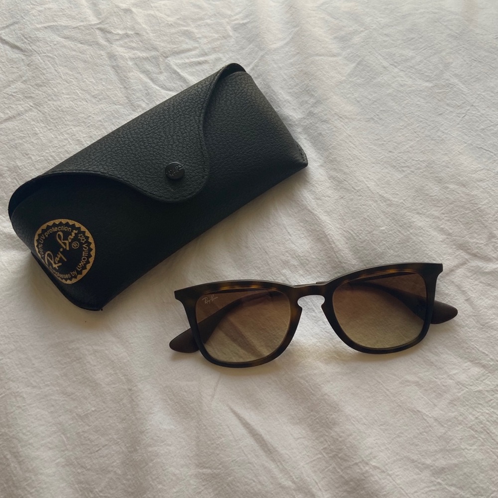 Ray Ban 4221